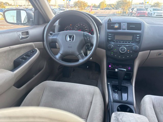 Used 2005 White Honda LX image 19