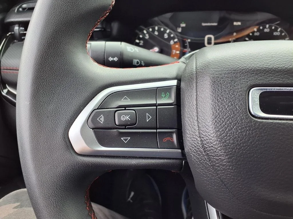 Used 2025 Silver Jeep Trailhawk image 13