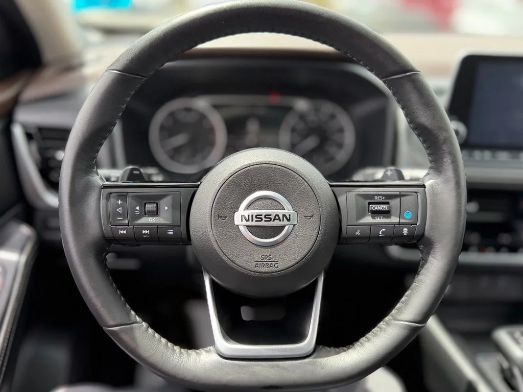 Used 2021 Gray Nissan SV image 11