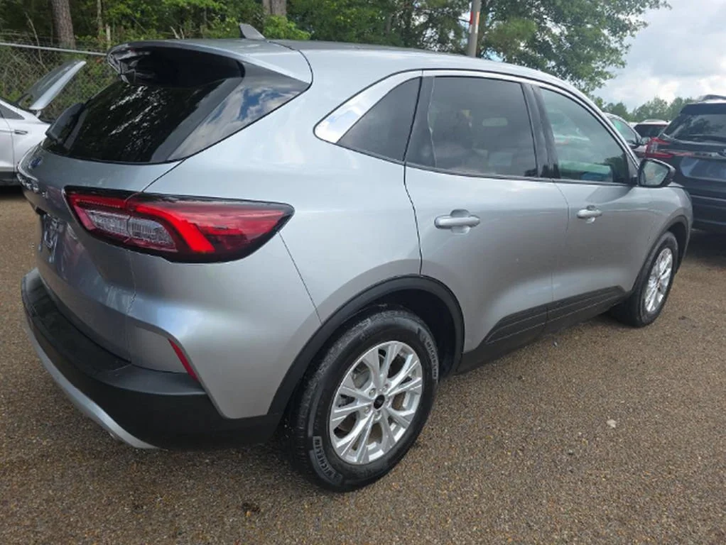 Used 2024 Silver Ford Active image 4
