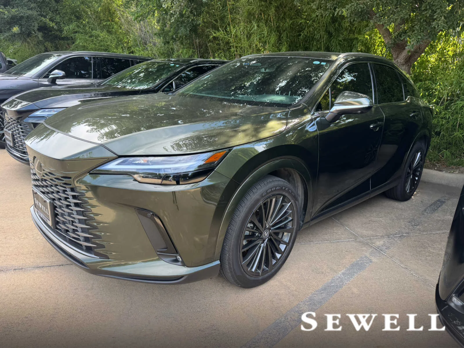 Used 2025 Nori Green Pearl Lexus Premium image 1
