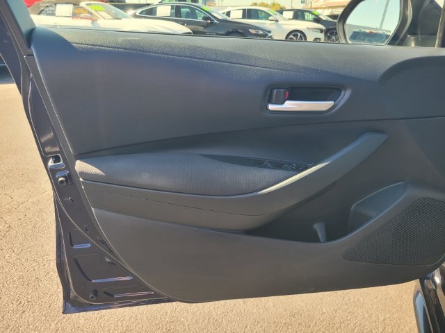Used 2020  Toyota LE image 18