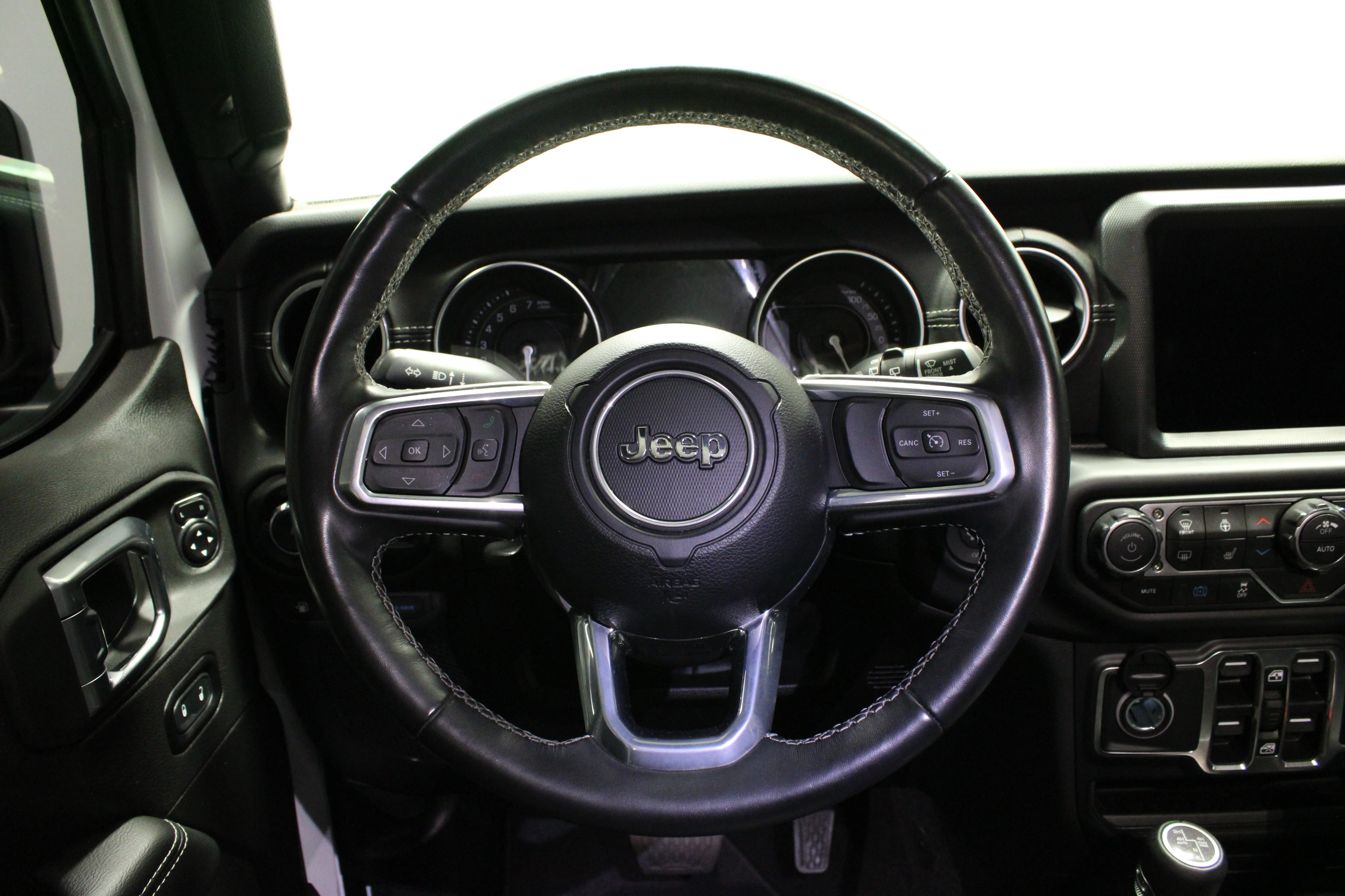 Used 2023 Bright White Clearcoat Jeep Sahara image 22