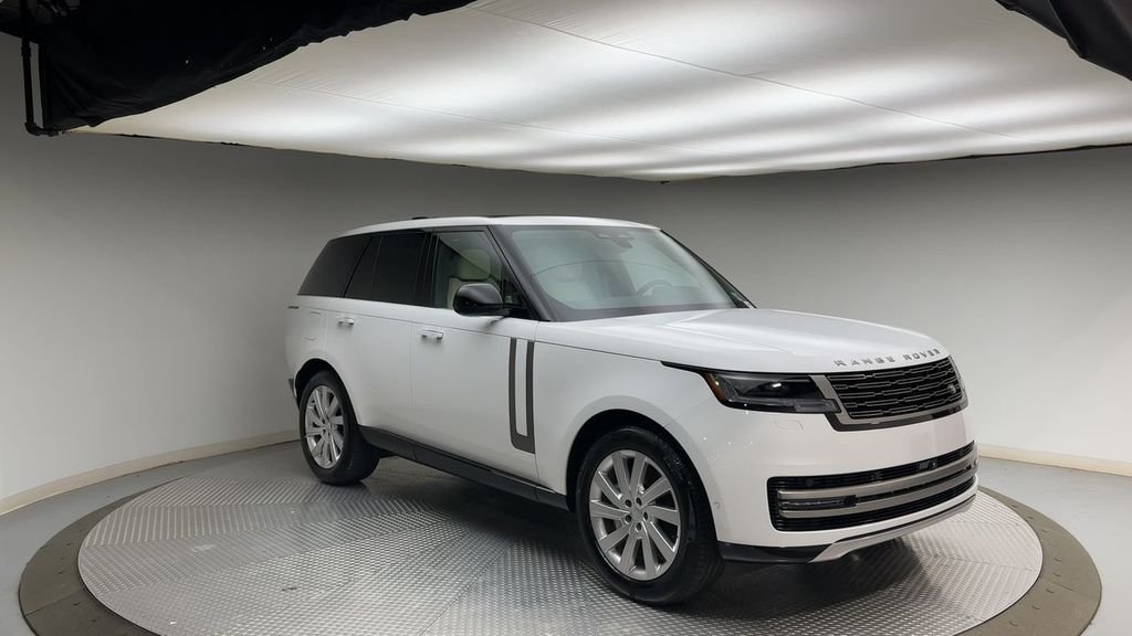 Used 2025  Land Rover SE image 8