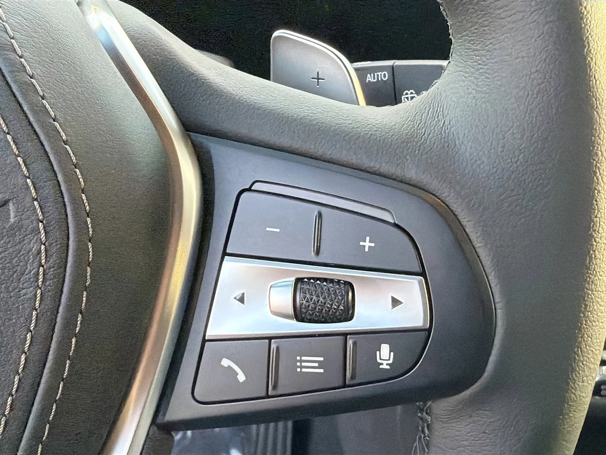 New 2026 Black Sapphire Metallic BMW xDrive50e image 39