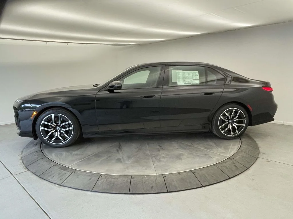 New 2026 Black BMW xDrive60 image 2