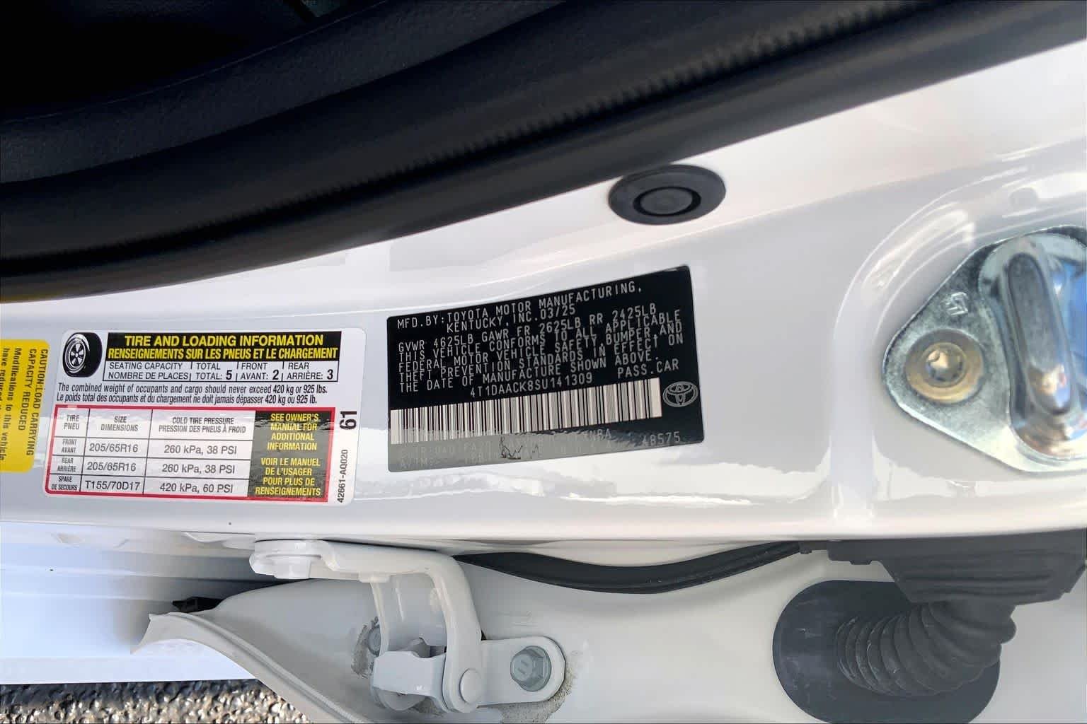 Used 2025 Ice Cap Toyota LE image 37