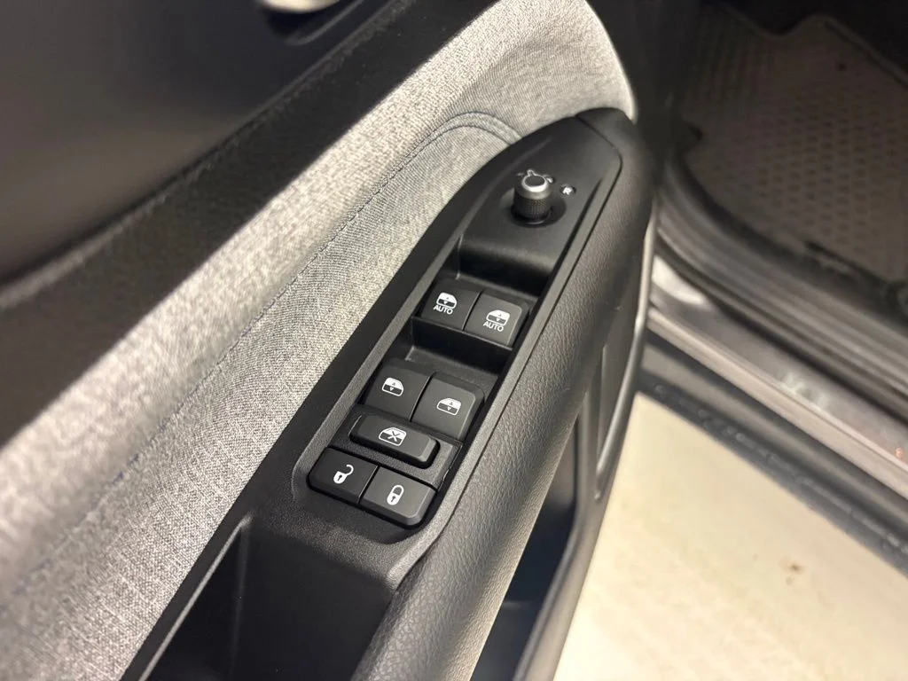 Used 2022 Gray Jeep Latitude image 26