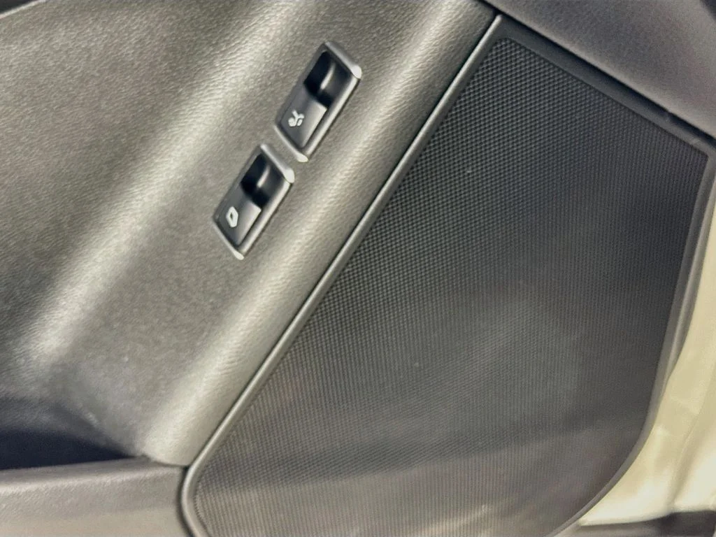 Used 2018 White Mercedes-Benz GLS 450 image 23