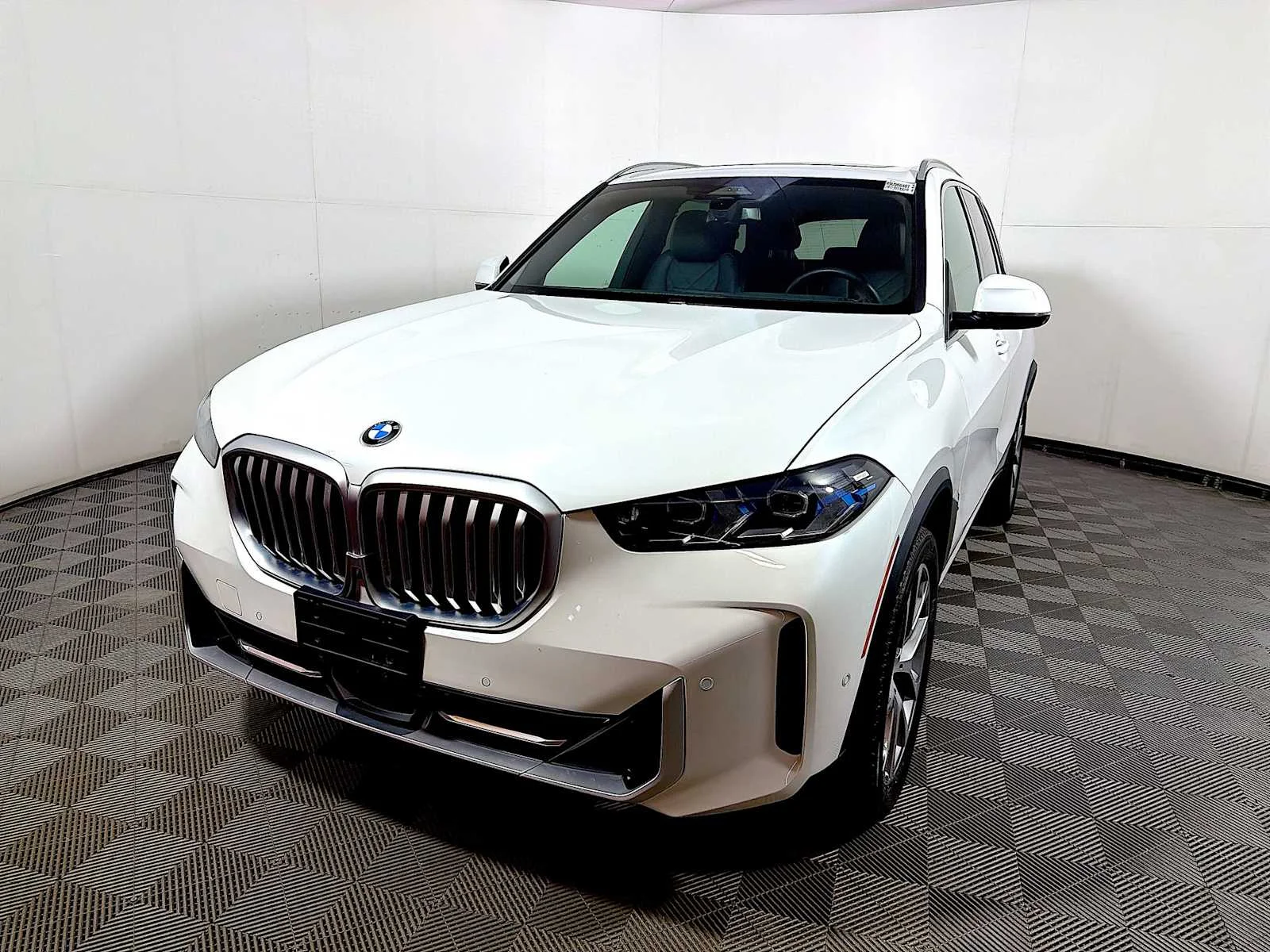 Certified Used 2024 Mineral White Metallic BMW xDrive40i image 3