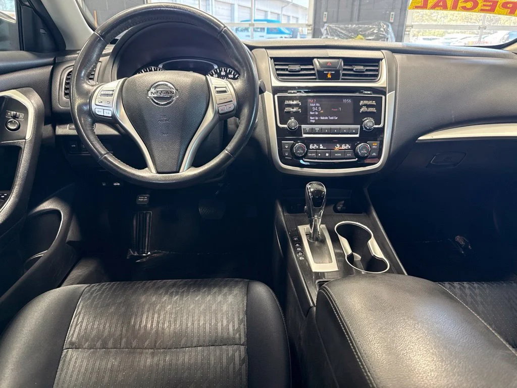 Used 2018 Gray Nissan 2.5 SV image 18