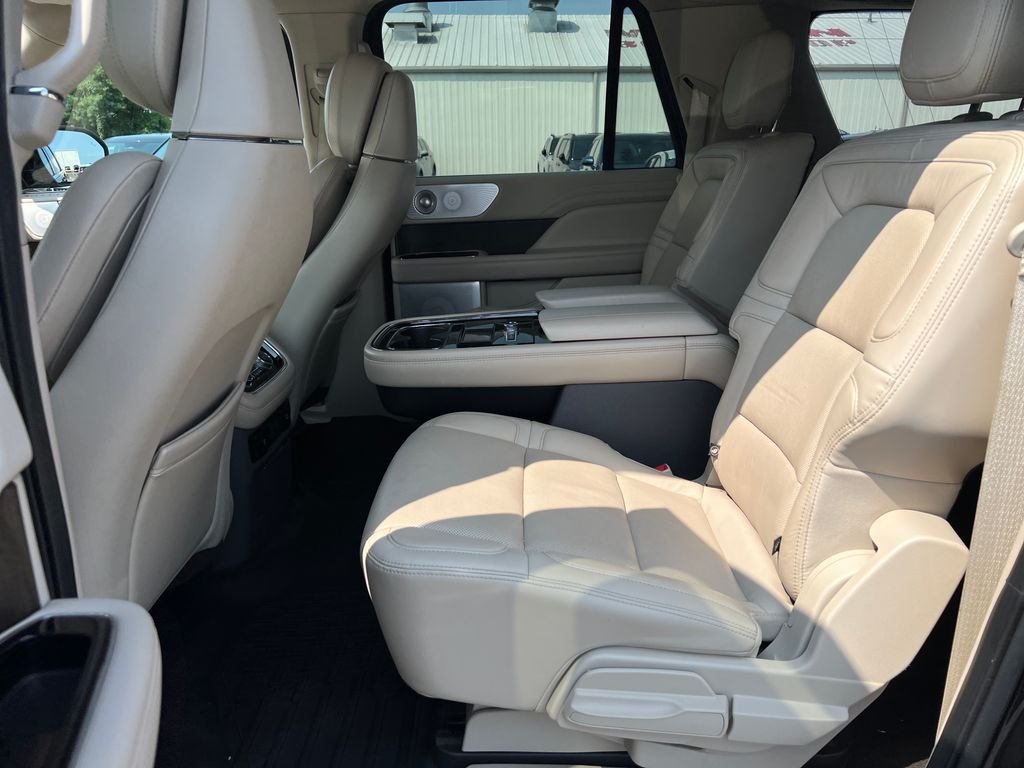 Used 2020 Black Lincoln Reserve image 14