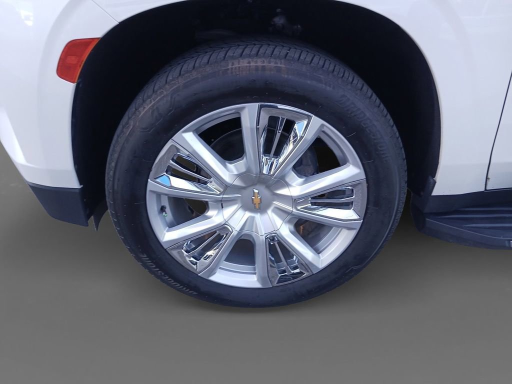 Used 2023 Iridescent Pearl Tricoat Chevrolet High Country image 15