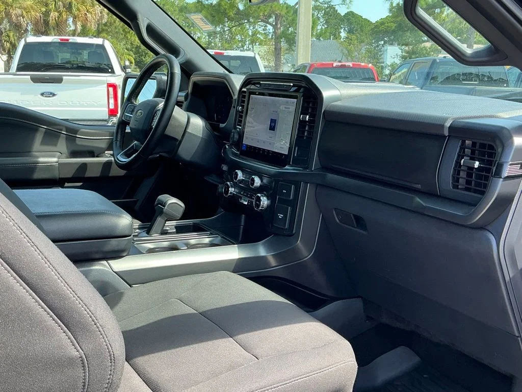 Used 2024 Blue Ford XLT image 18