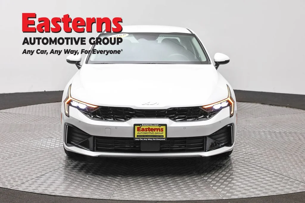 Used 2025 White Kia LXS image 2
