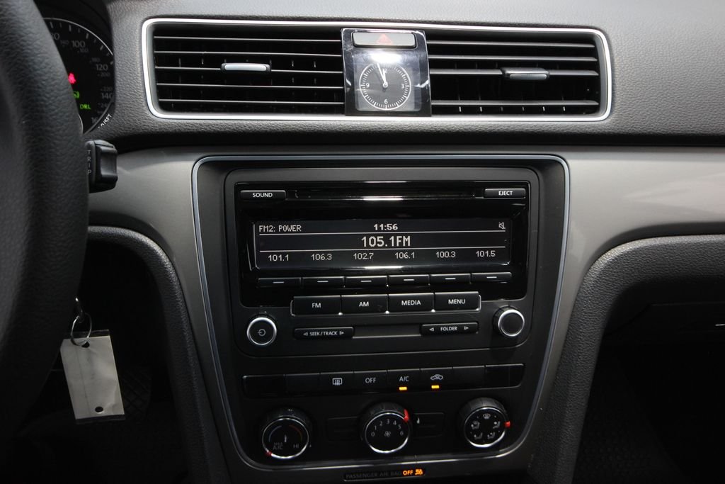 Used 2013 Black Volkswagen 2.5 S image 19