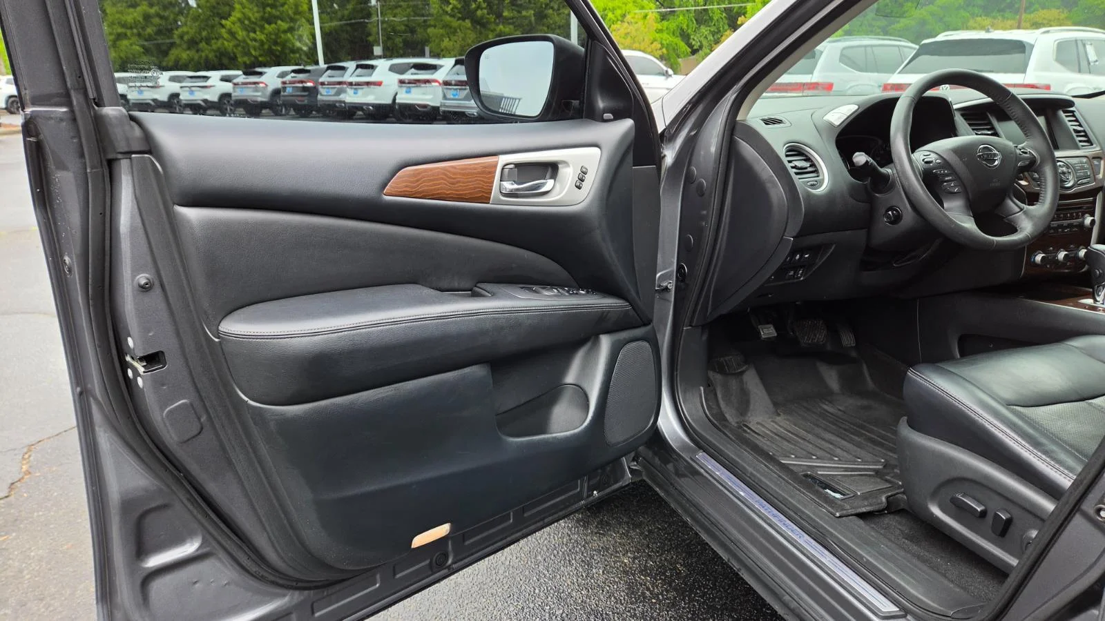 Used 2018 Gun Metallic Nissan Platinum image 19