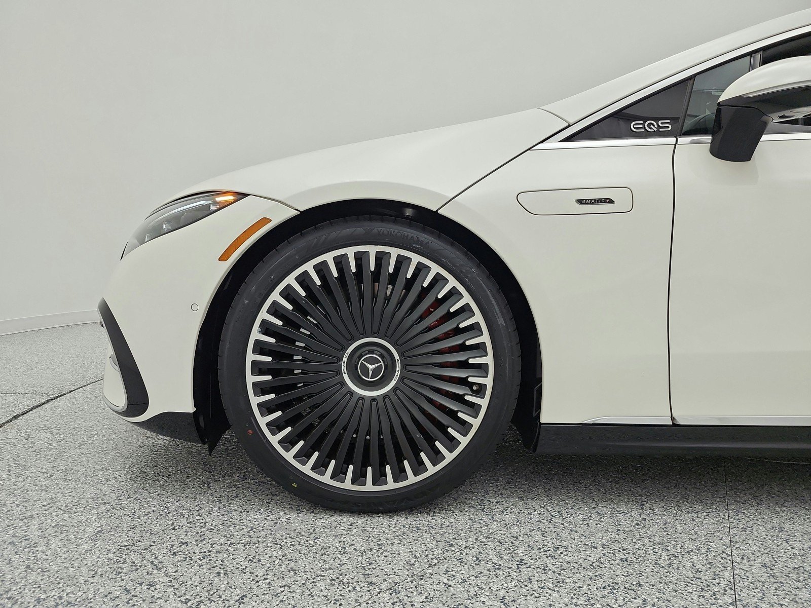 Certified Used 2023 MANUFAKTUR Diamond White Mercedes-Benz AMG® EQS 4MATIC+ Sedan image 17