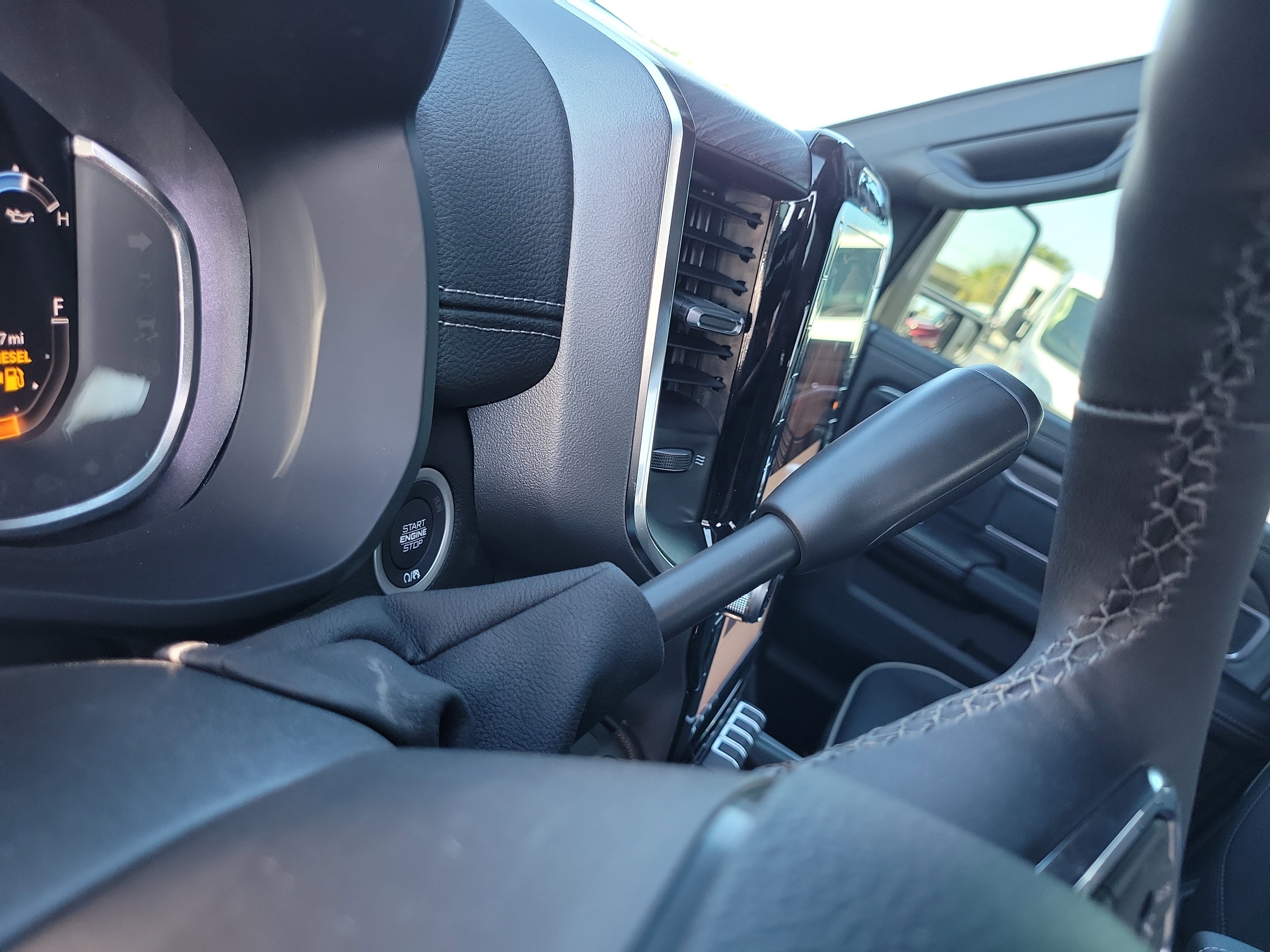 New 2026 Diamond Black Crystal Pearl-Coat Exterior Paint RAM Laramie image 15