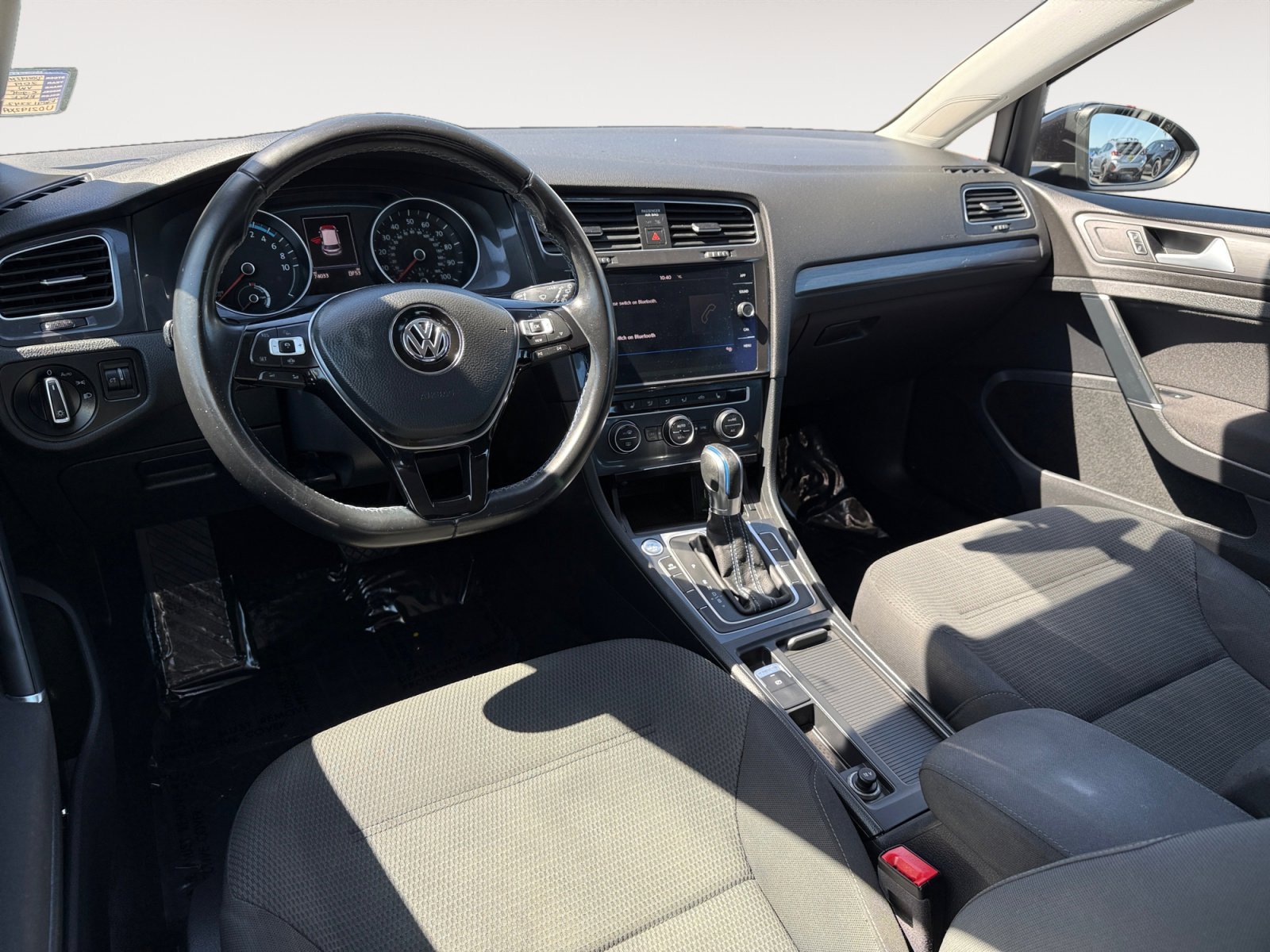 Used 2019 Deep Black Volkswagen SE image 15