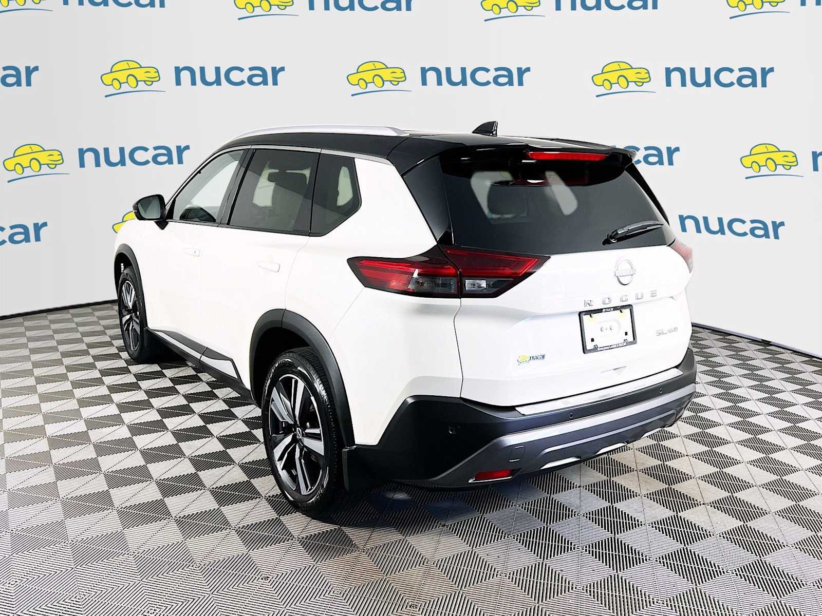 Used 2023 Pearl White Tricoat/Super Black Nissan SL image 5