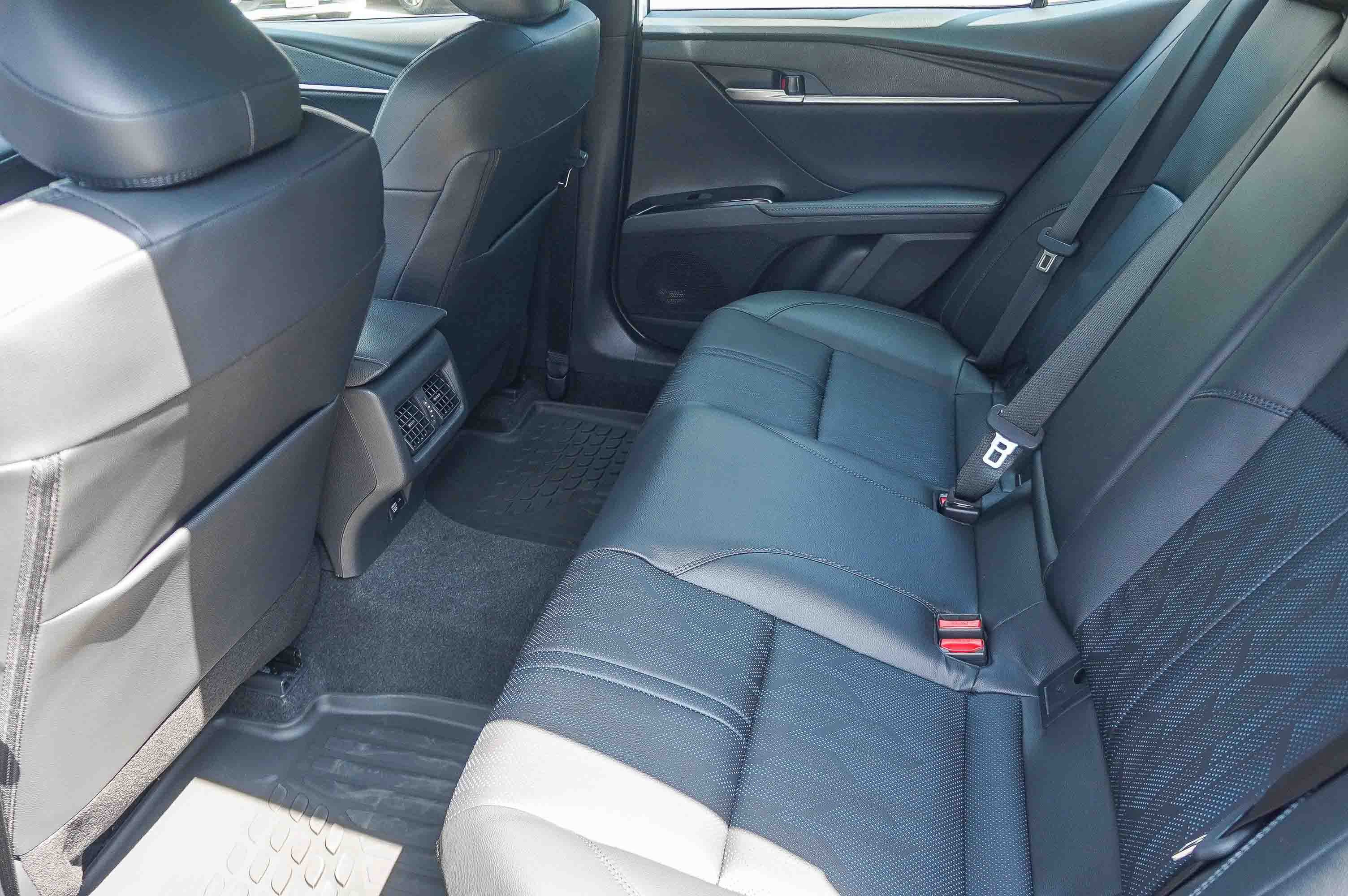 New 2026 Wind Chill Pearl Toyota XSE image 20