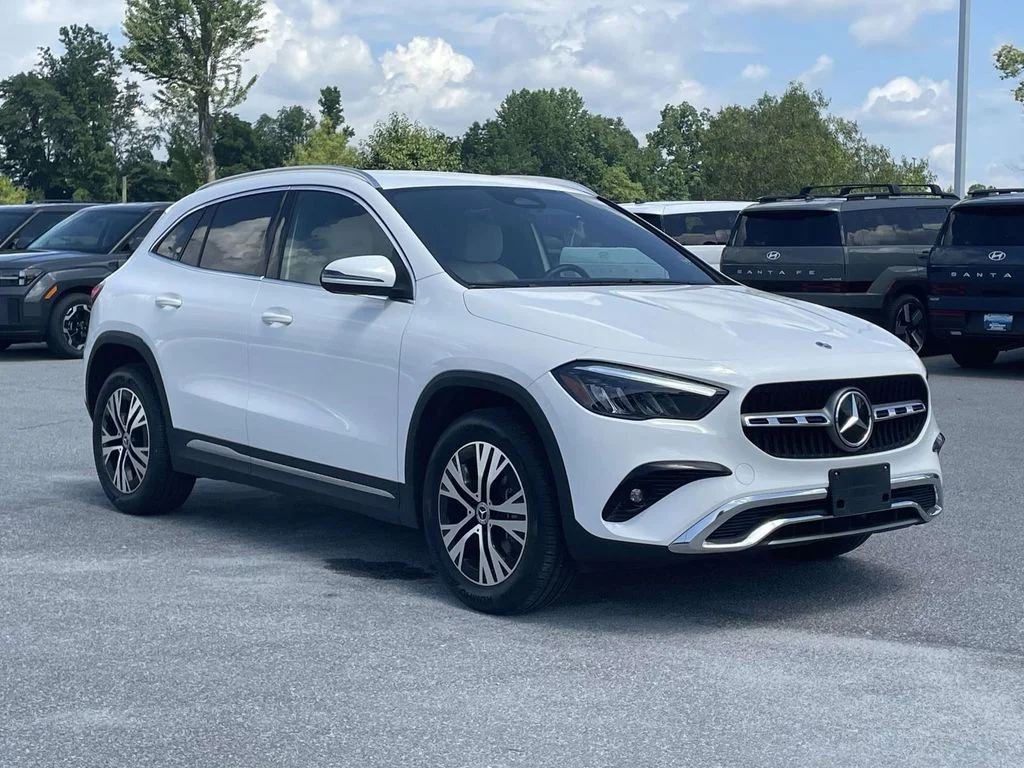 Used 2025 Polar White Mercedes-Benz 250 4MATIC® image 1