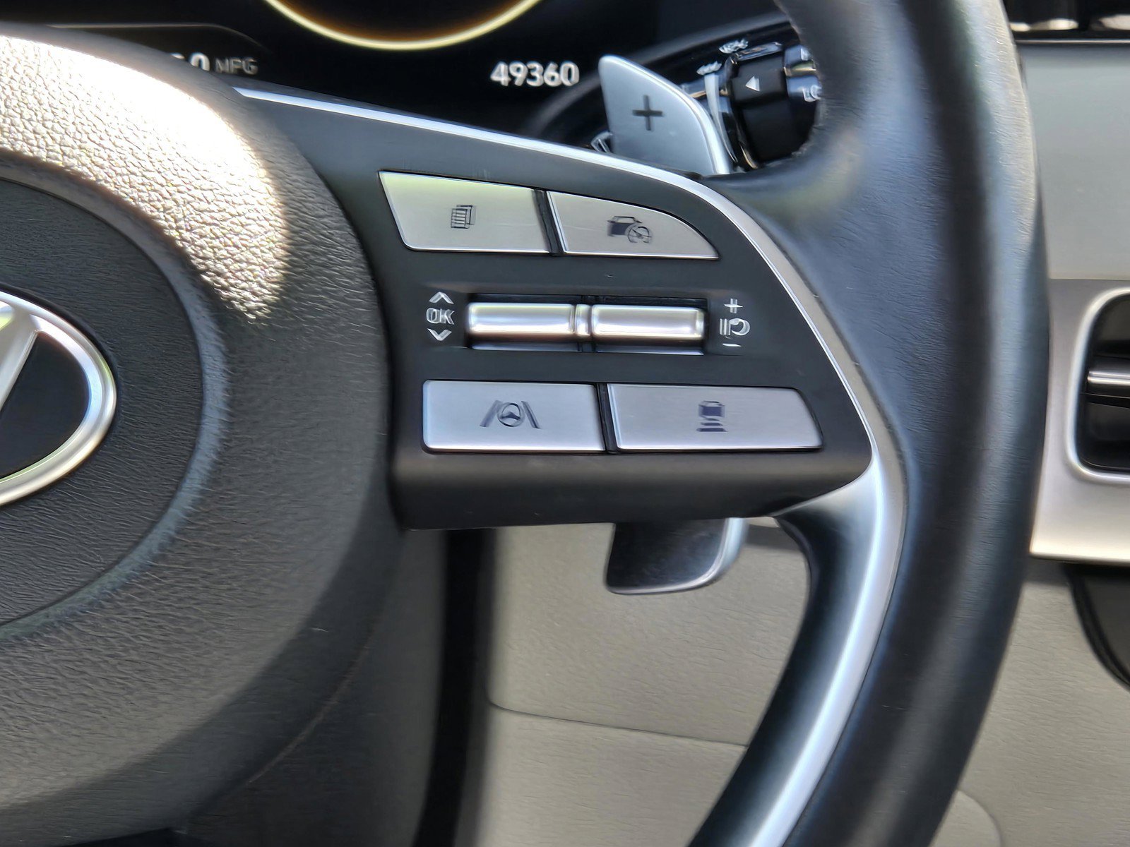 Used 2024 Moonlight Cloud Hyundai SEL 7P image 15