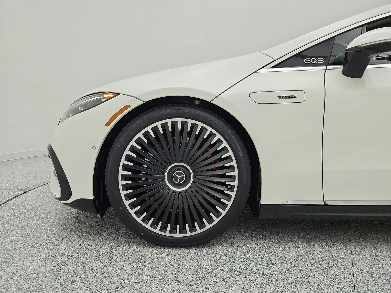 Certified Used 2023 MANUFAKTUR Diamond White Mercedes-Benz AMG® EQS 4MATIC+ Sedan image 17