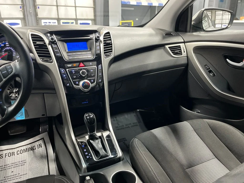 Used 2016 Silver Hyundai Base image 19