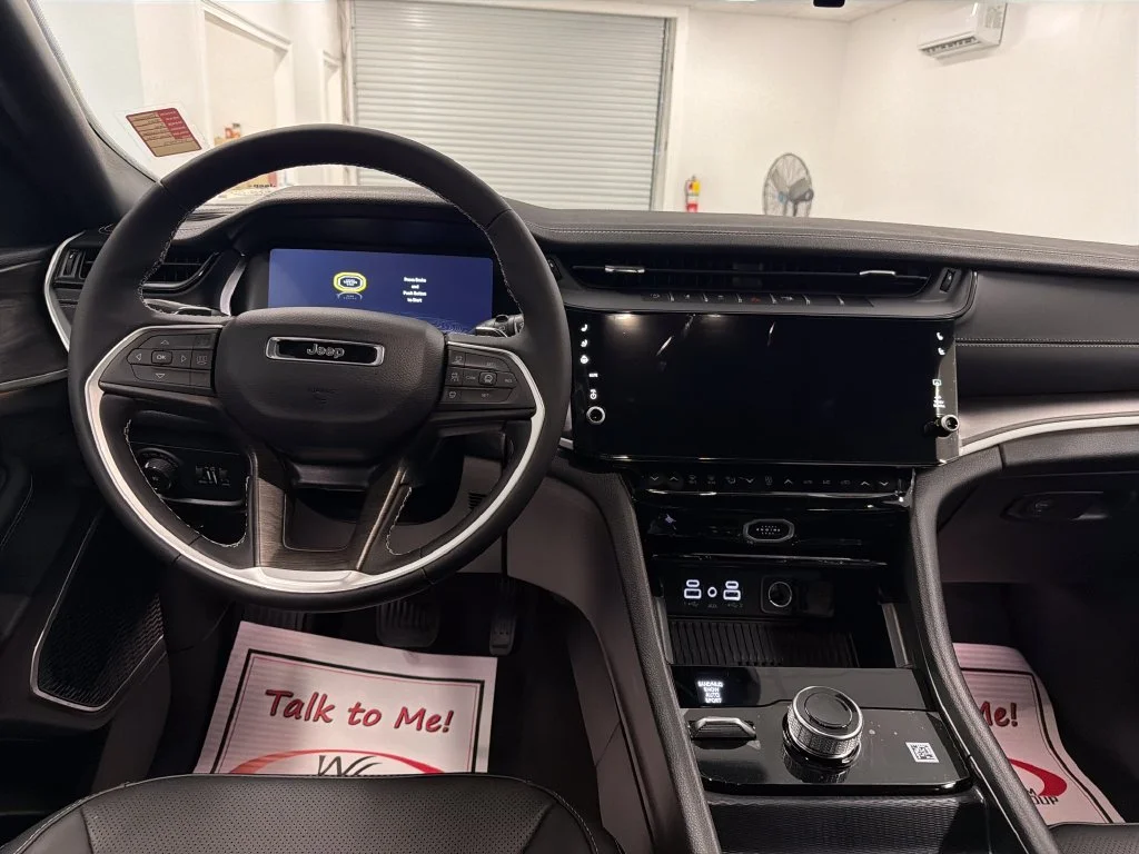 New 2027 Gray Jeep Limited image 17