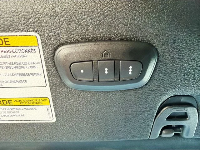Used 2022 Silver Jeep Unlimited Sport Altitude image 21