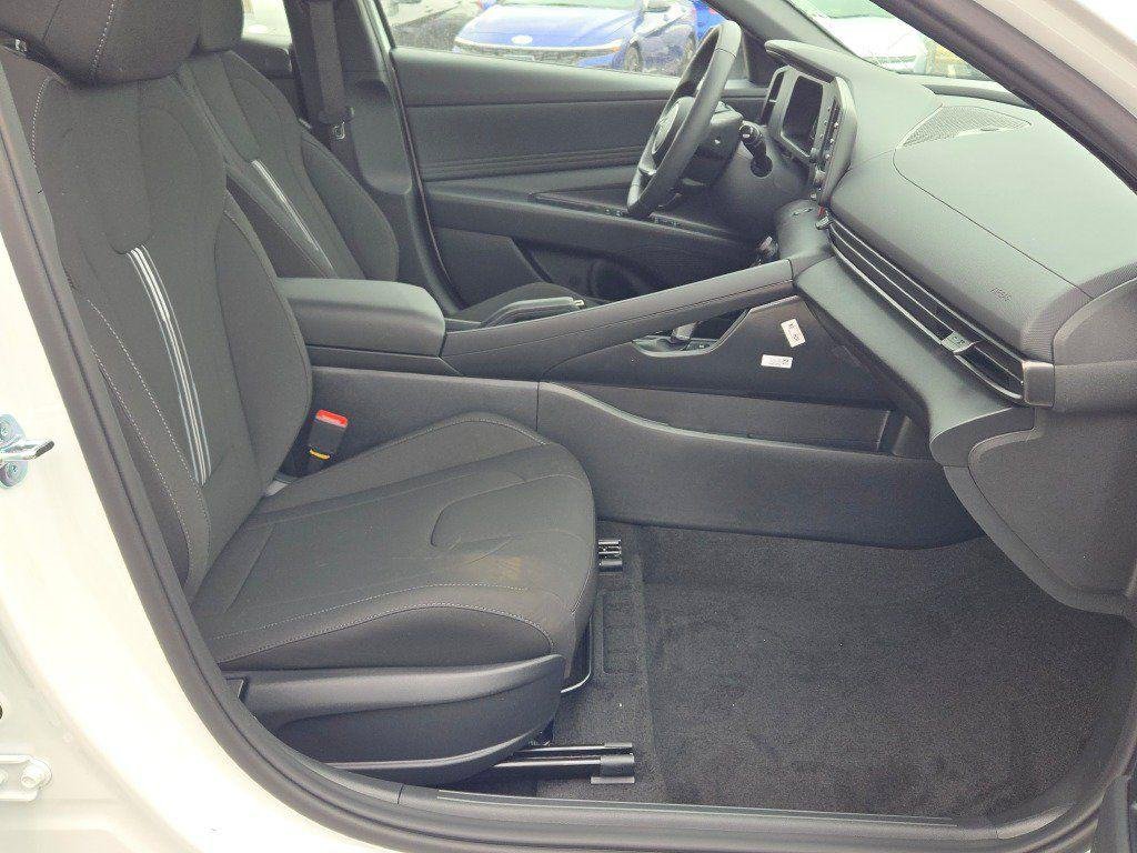 New 2026 White Hyundai SEL Sport image 7