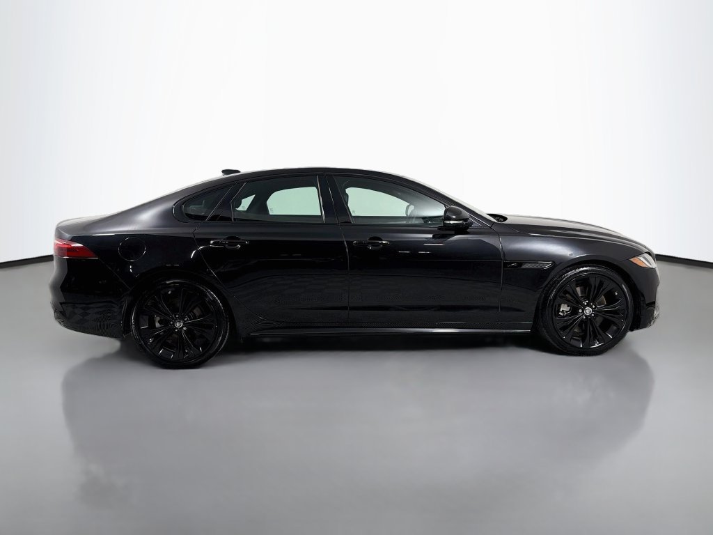 Used 2024 Black Jaguar R-Dynamic SE image 4