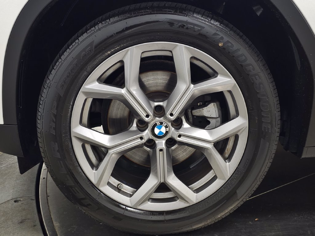 Used 2023 White BMW xDrive30i image 13