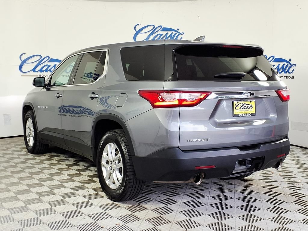 Used 2018 Chevrolet Traverse LS with VIN 1GNERFKW2JJ105318 for sale in Beaumont, TX