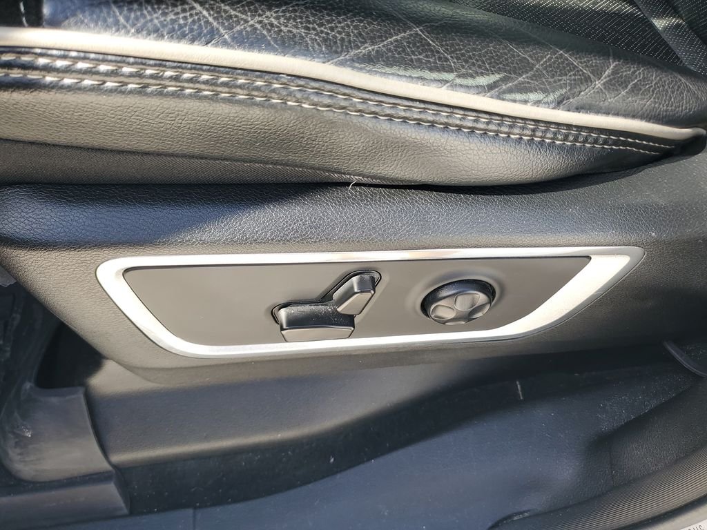 Used 2021 Silver Ram Laramie image 16