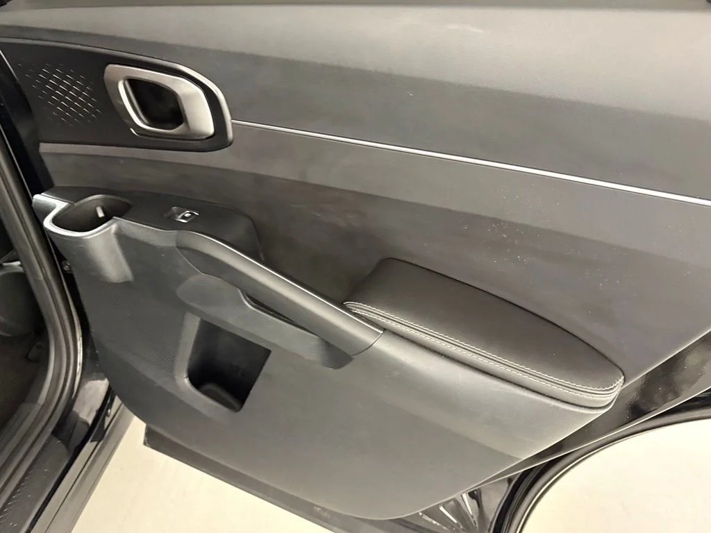 Used 2024 Black Kia S image 41
