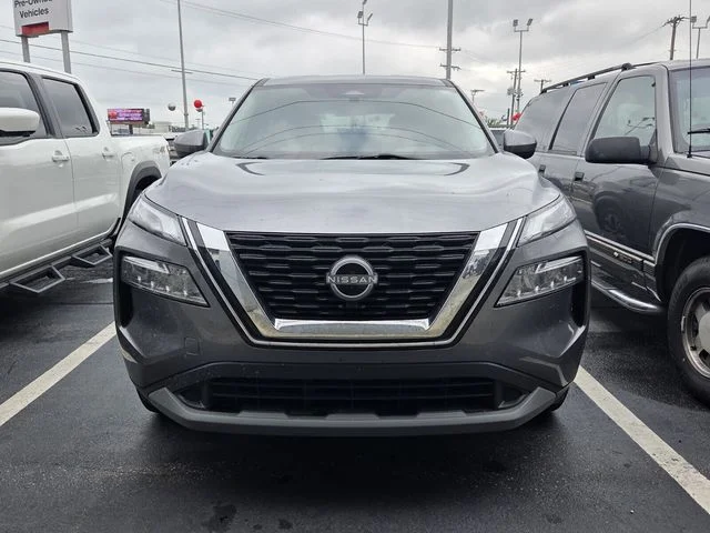 Used 2023 Gray Nissan SV image 2