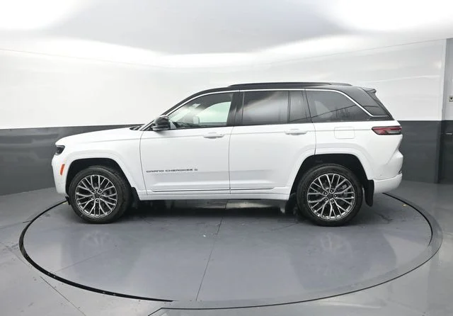 New 2026 Bright White Clear-Coat Exterior Paint Jeep Summit image 6
