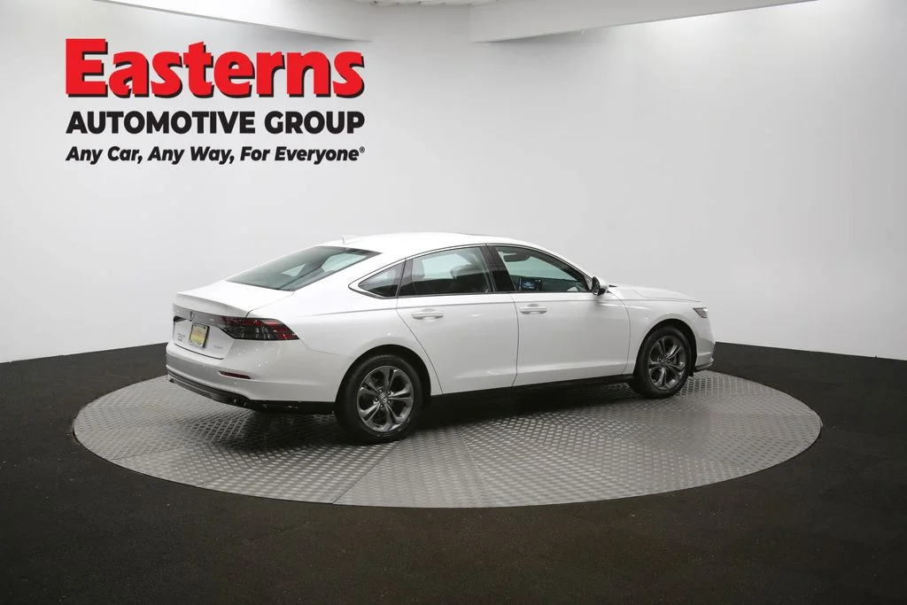 Used 2023 White Honda EX-L image 39