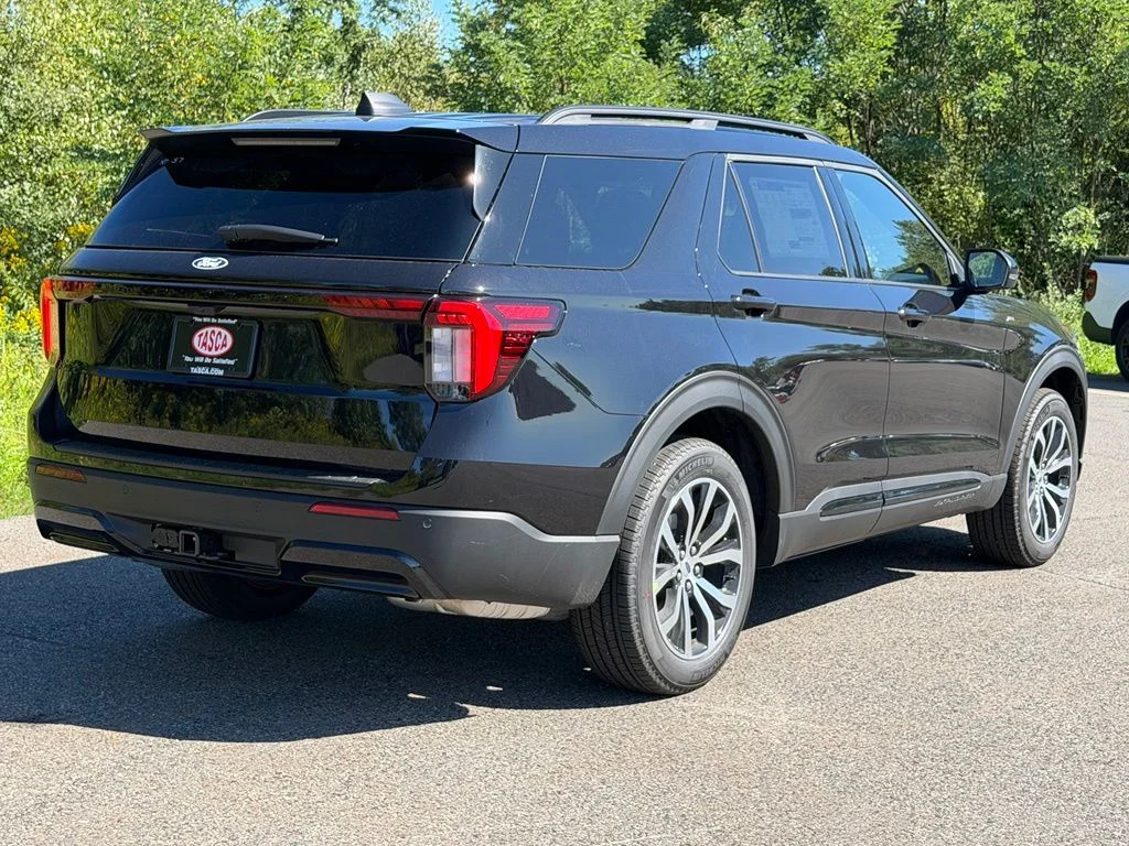 New 2027 Agate Black Metallic Ford ST-Line image 27