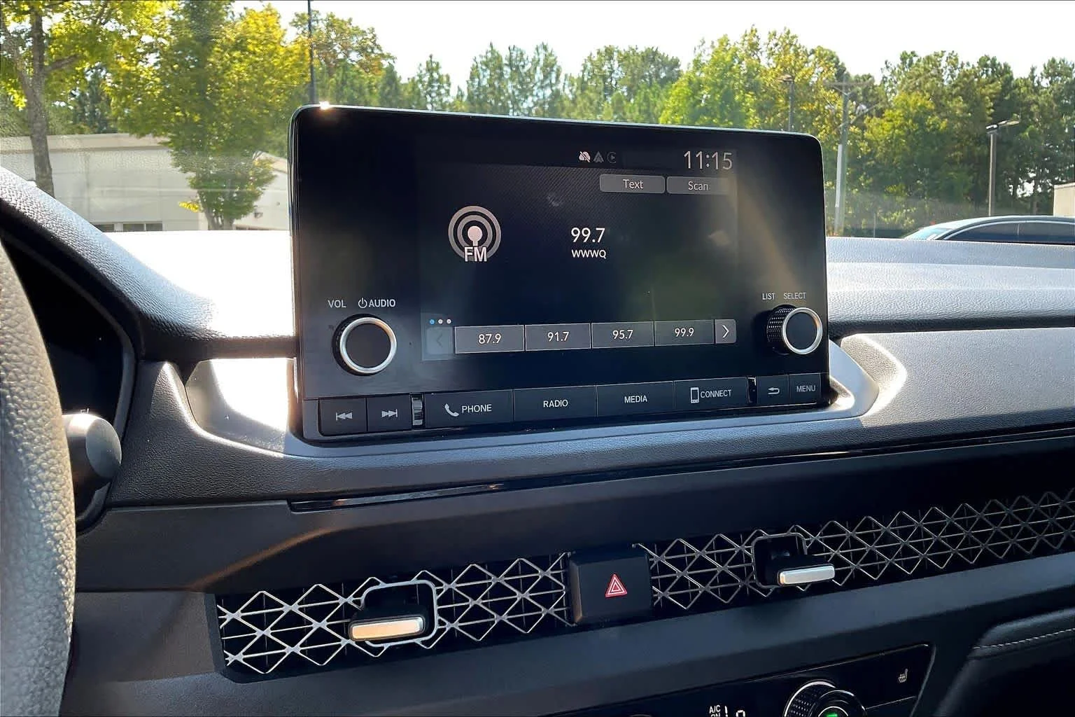 Used 2025 Meteorite Gray Metallic Honda SE image 32