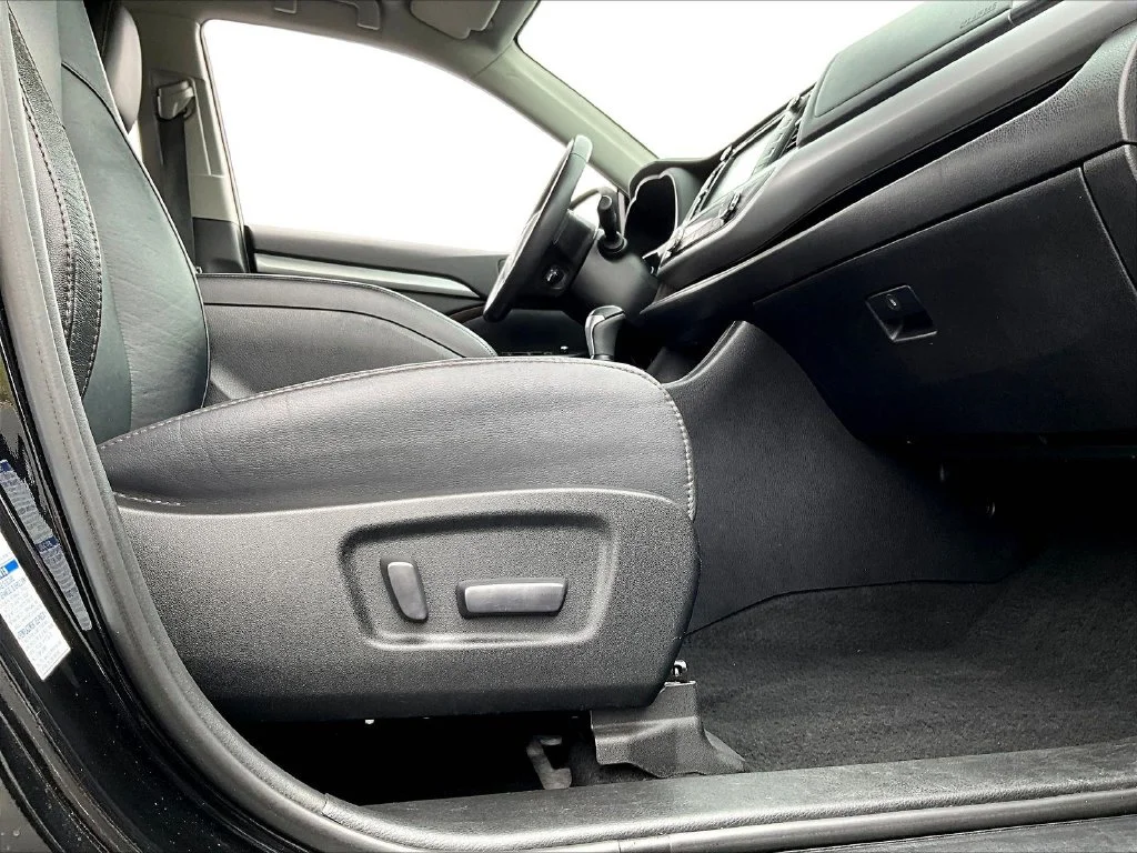 Used 2019 Black Toyota XLE image 31