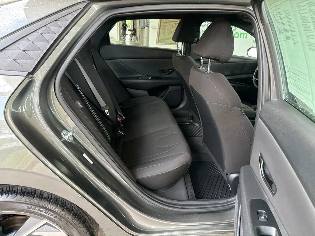 Used 2025 Gray Hyundai SEL Sport image 34