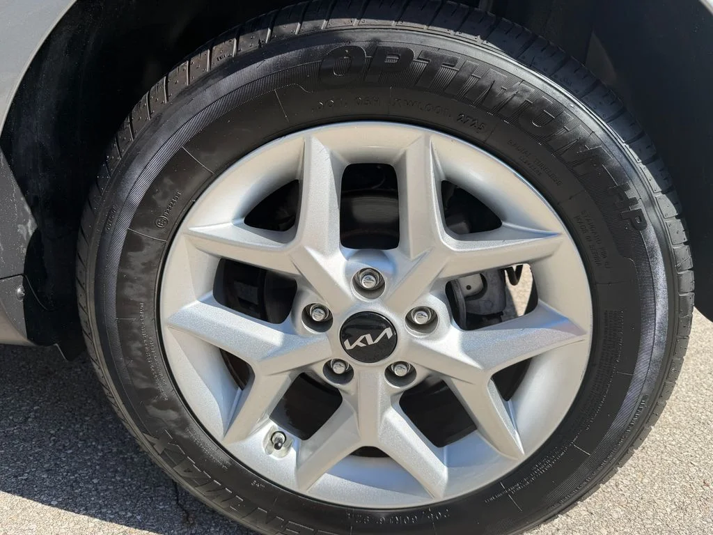 2024 Kia Soul LX - Photo 32