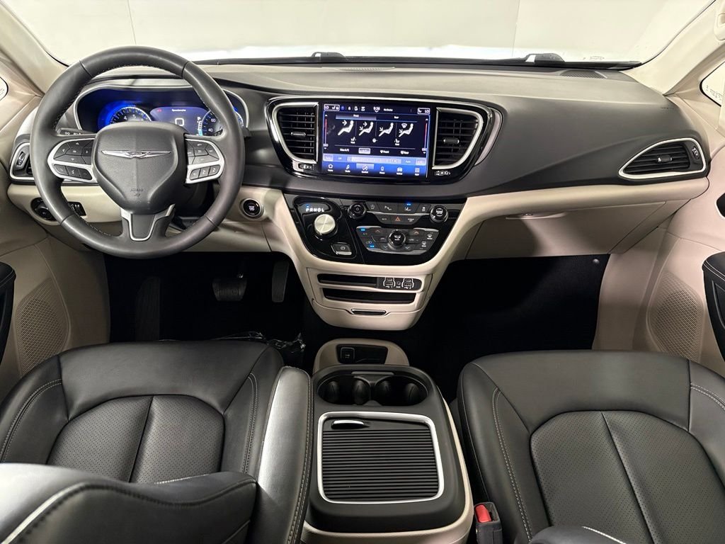 Used 2024 Silver Chrysler Touring L image 35