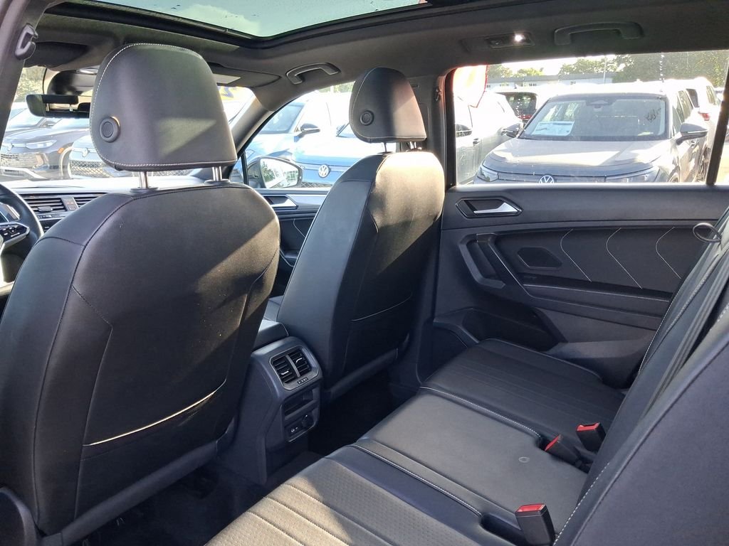 Used 2023 Black Volkswagen 2.0T SE R-Line Black image 14