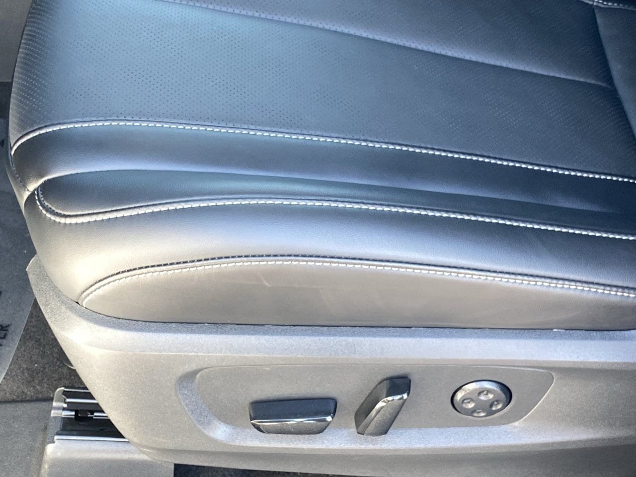 Certified Used 2027 Radiant White INFINITI LUXE image 30