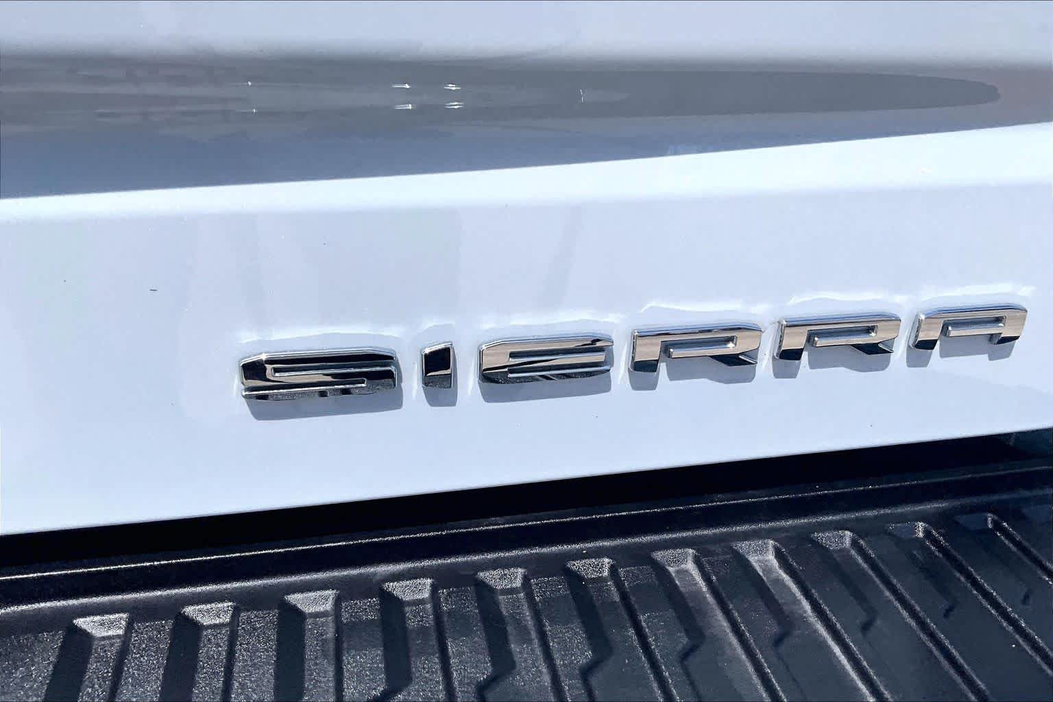 Used 2026 Glacier White Tricoat GMC Denali image 10